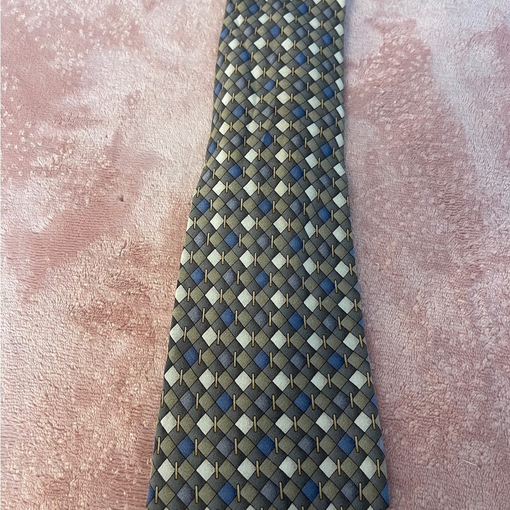 Sophisticated Geometric Pattern Tie - image 3